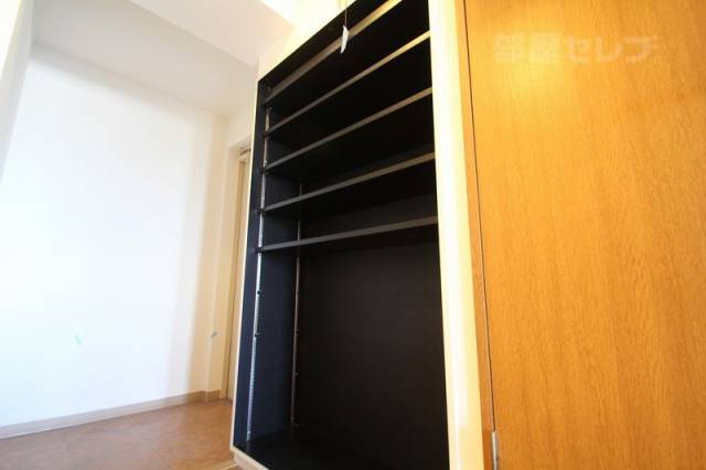 その他　６０３号室内装写真参照