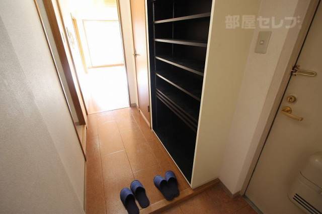 玄関　６０３号室内装写真参照
