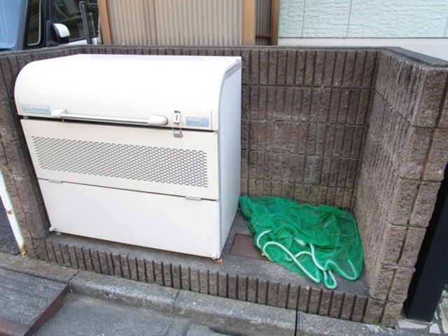 エントランス　入居者専用ゴミストッカー