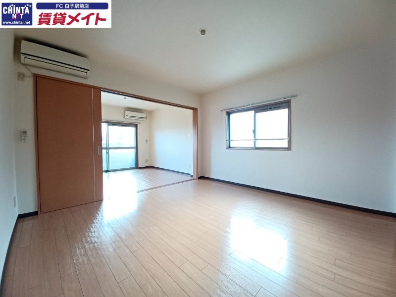 居室・リビング　同物件別部屋写真