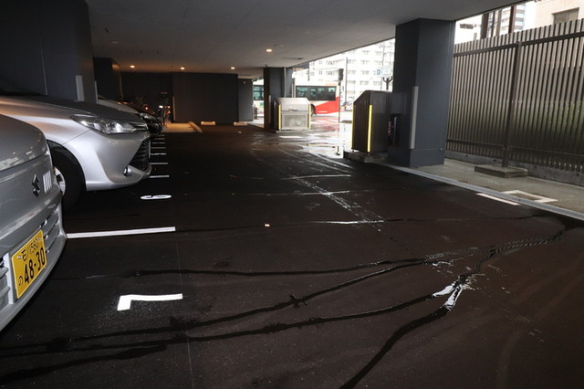 駐車場　駐車場