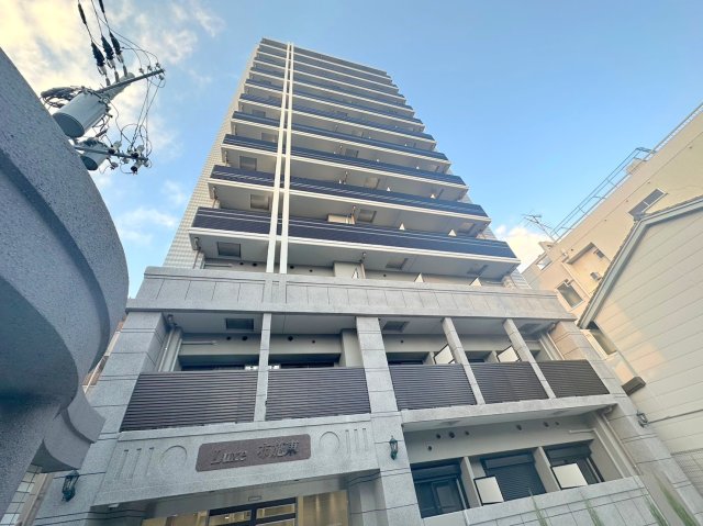 建物外観　存在感のある外観は落ちついた色合いで、堂々としていますね。