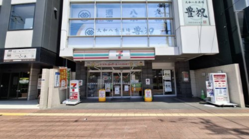 コンビニ　セブンイレブン 近鉄大和八木駅北口店（コンビニ）まで567m