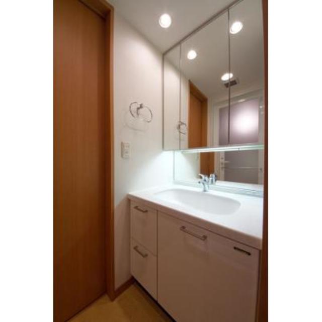 洗面設備　※写真は同タイプ住戸です。
