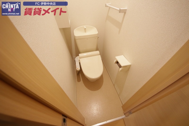 トイレ　同型参考写真です