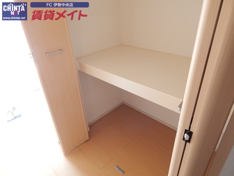 収納　同型参考写真です