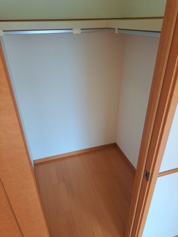 収納　お洋服もたくさんしまえます