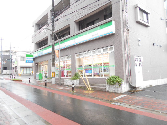 コンビニ　ファミリーマート（コンビニ）まで353m
