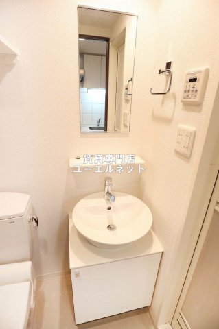 洗面設備　清潔感ある独立洗面台で毎日気持ちよく♪