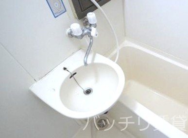 洗面設備　別号室タイプの為、現状を優先致します。
