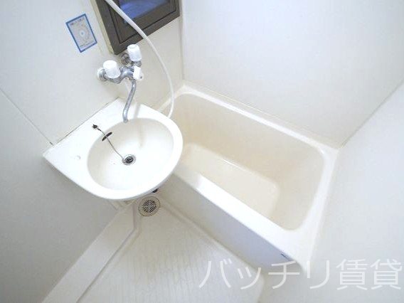 バス・シャワールーム　別号室タイプの為、現状を優先致します。