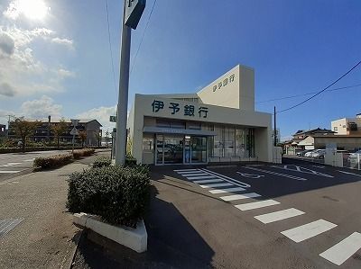 銀行　伊予銀行高松東支店様（銀行）まで500m