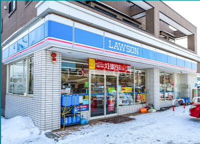 コンビニ　ローソン函館深堀町店（コンビニ）まで400m
