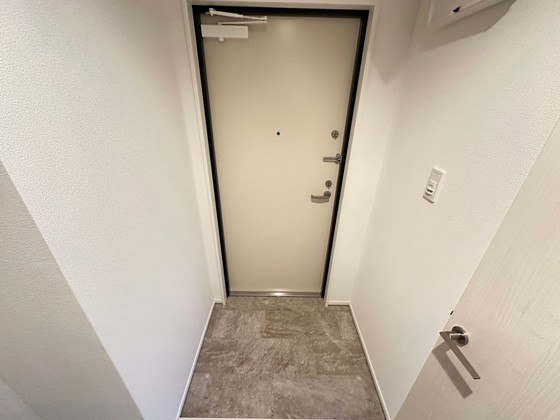 玄関　※別号室の写真です