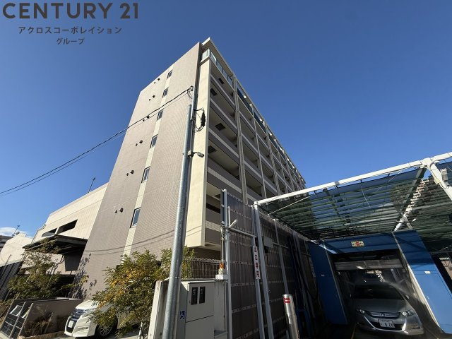 建物外観　オートロック、防犯カメラつきで安心です