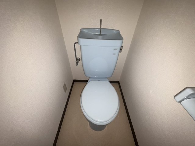 ＪＲ東海道本線 摂津富田駅 徒歩5分 4階建 築29年のトイレ写真