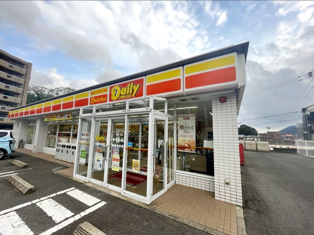 コンビニ　デイリーヤマザキ長崎住吉町店（コンビニ）まで690m