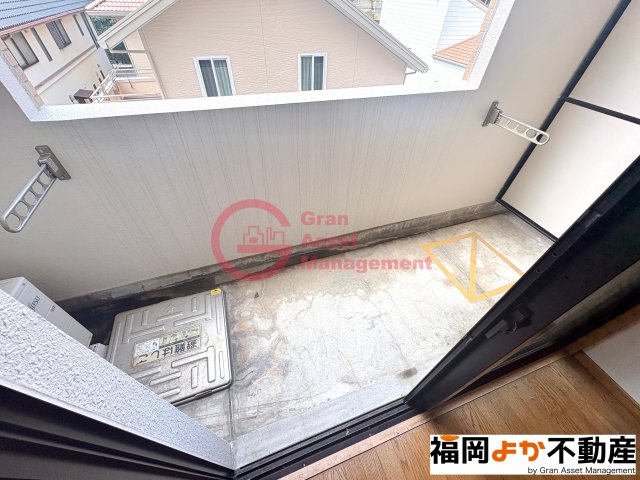 バルコニー　暖かな日差しのふりそそぐバルコニー