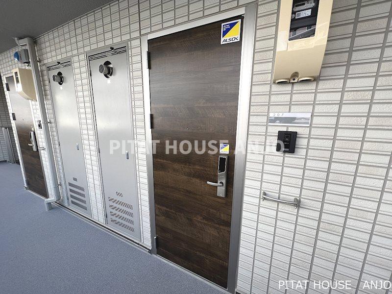 玄関　同物件別部屋