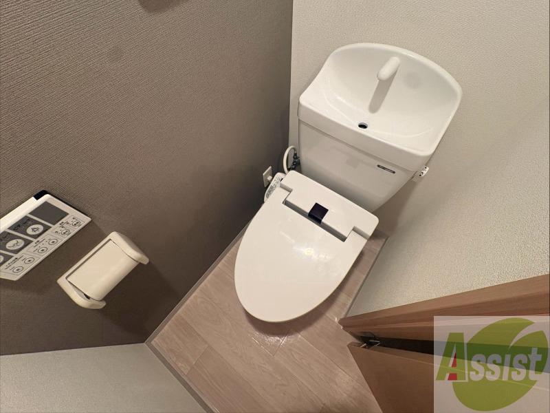 トイレ　ウォシュレット機能がついたトイレ。安心して使用できますね。