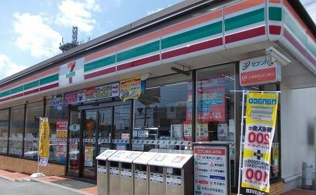 コンビニ　セブンイレブン八百富町店（コンビニ）まで400m