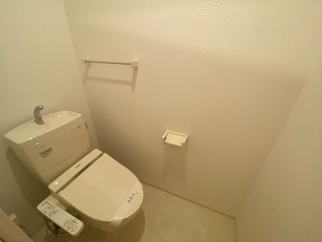 阪急宝塚線 十三駅 徒歩13分 5階建 築11年のトイレ写真