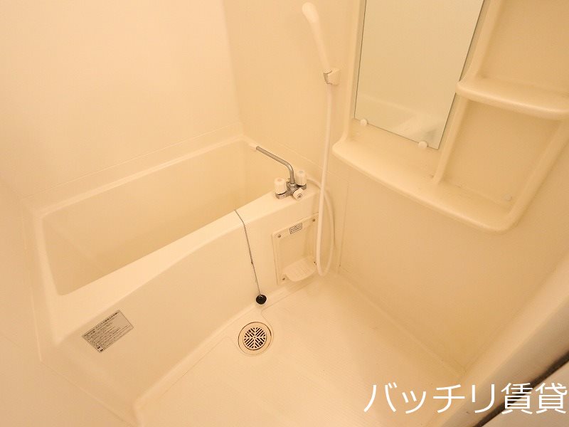 バス・シャワールーム　別号室タイプの為、現状を優先致します。