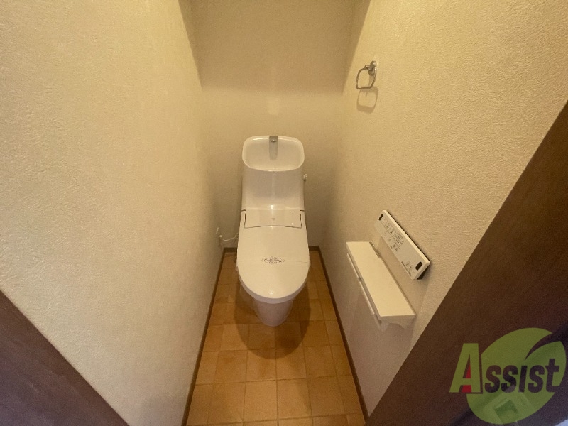 トイレ　トイレはウォシュレット機能付きで、快適にお過ごしいただけます