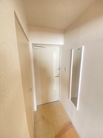 地下鉄鶴舞線 大須観音駅 徒歩3分 8階建 築21年の玄関写真