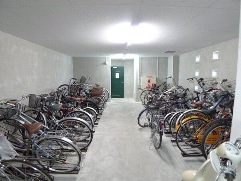 地下鉄東西線 バスセンター前駅 徒歩1分 13階建 築20年の外観写真