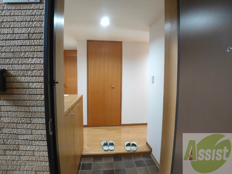 玄関　玄関の様子です。明るい印象ですね。気分もあがりそう。