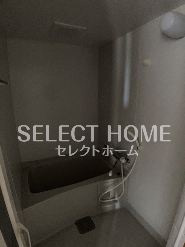 バス・シャワールーム　コンパクトで使いやすいお風呂です