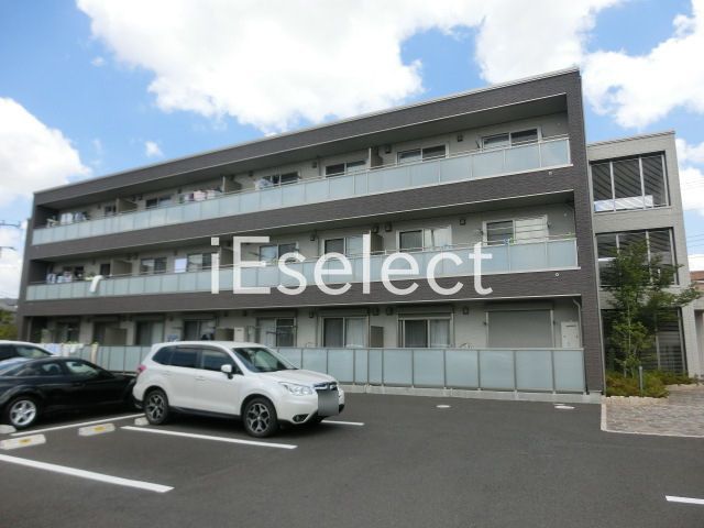 建物外観　２０１５年１月築のアパート。