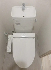 ＪＲ山手線 新橋駅 徒歩6分 10階建 築9年のトイレ写真