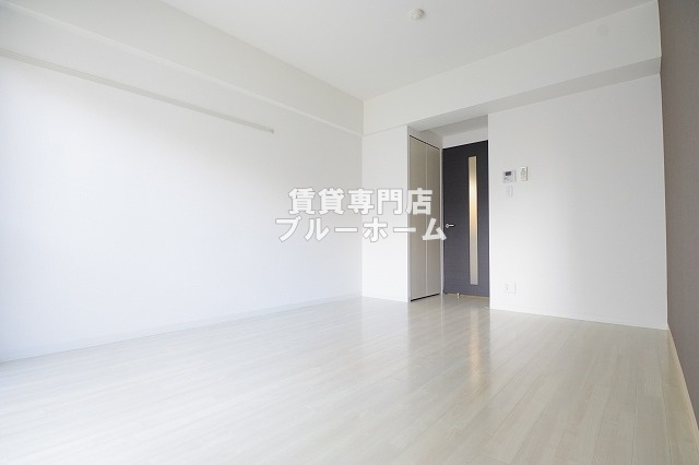 居室・リビング　8.3帖の明るい洋室！