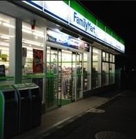 コンビニ　ファミリーマート 青山外苑東通り店（コンビニ）まで115m