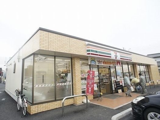 コンビニ　セブンイレブン（コンビニ）まで500m