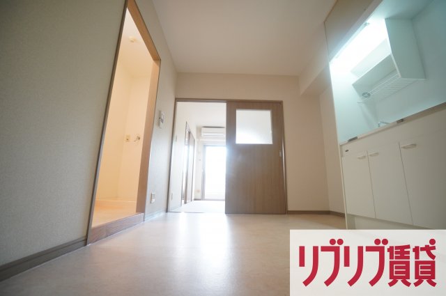 ＪＲ総武線 千葉駅 徒歩6分 9階建 築29年の居間写真