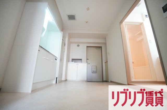 ＪＲ総武線 千葉駅 徒歩6分 9階建 築29年の居間写真
