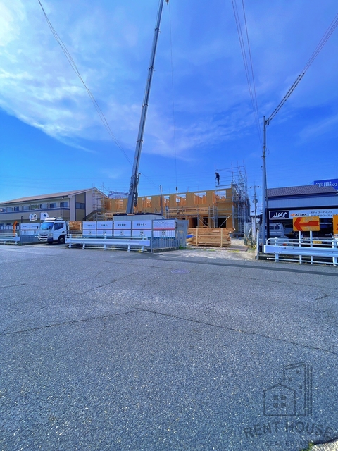 駐車場　外観（建設中）