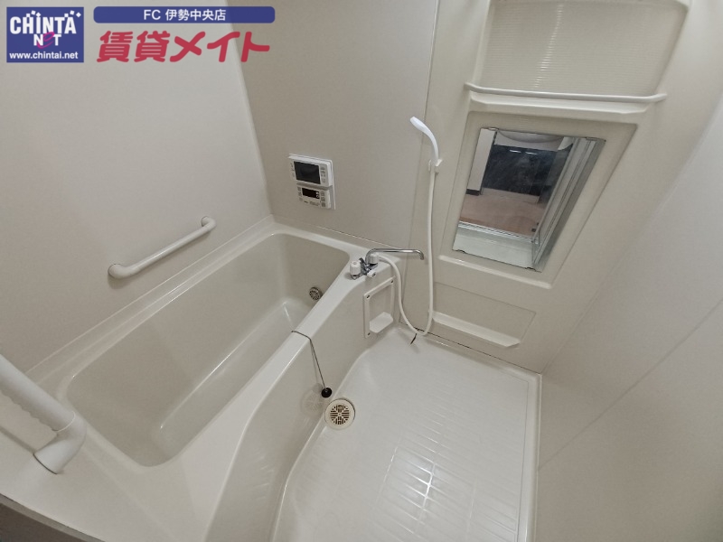 バス・シャワールーム　別部屋反転画像参考