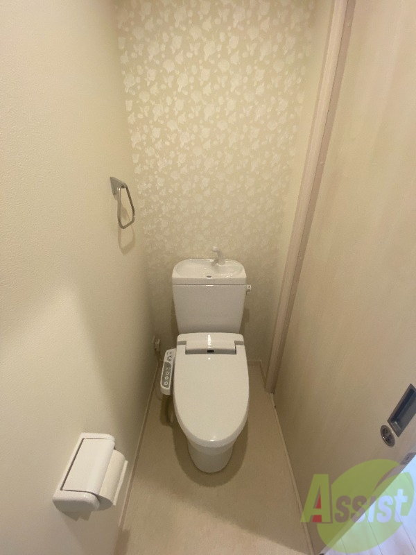 トイレ　トイレは温水洗浄便座付きで毎日快適に使えますね