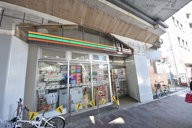 コンビニ　セブンイレブン　ハートインJR鴫野駅改札口店（コンビニ）まで1222m