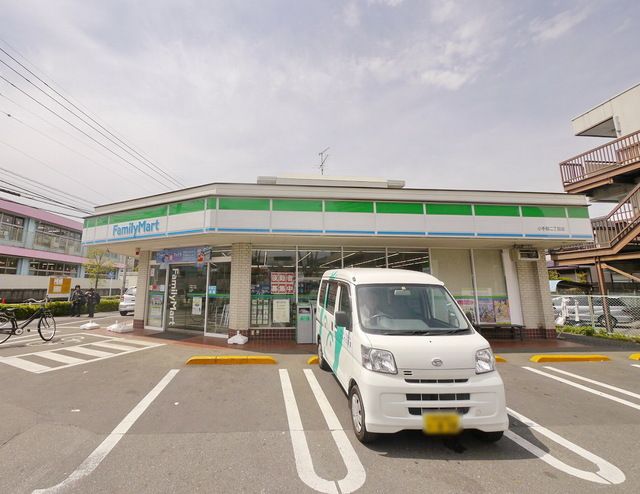 コンビニ　ファミリーマート小手指二丁目店（コンビニ）まで680m