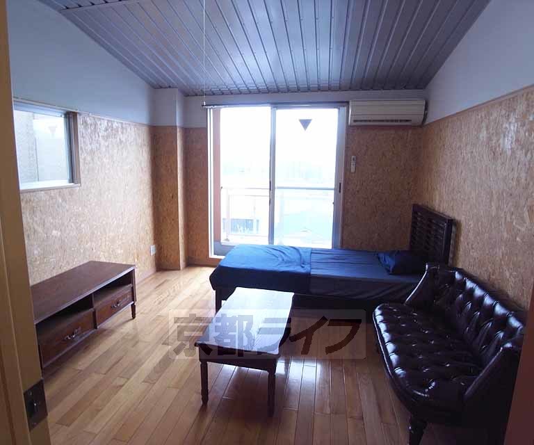 居室・リビング　窓も２つある角部屋です。