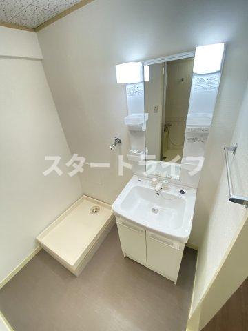 地下鉄御堂筋線 東三国駅 徒歩15分 7階建 築42年の内装写真