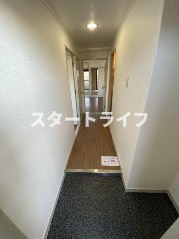 地下鉄御堂筋線 東三国駅 徒歩15分 7階建 築42年の玄関写真