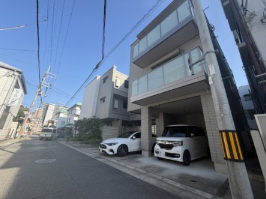 阪急神戸線 塚口駅 徒歩5分 3階建 築8年の外観写真