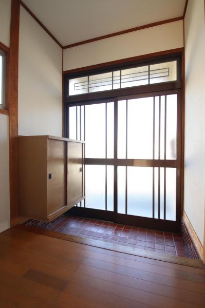 山川町貸家の玄関写真