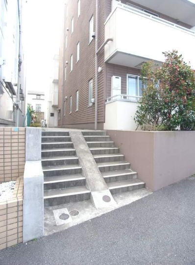東急東横線 都立大学駅 徒歩9分 4階建 築15年の外観写真